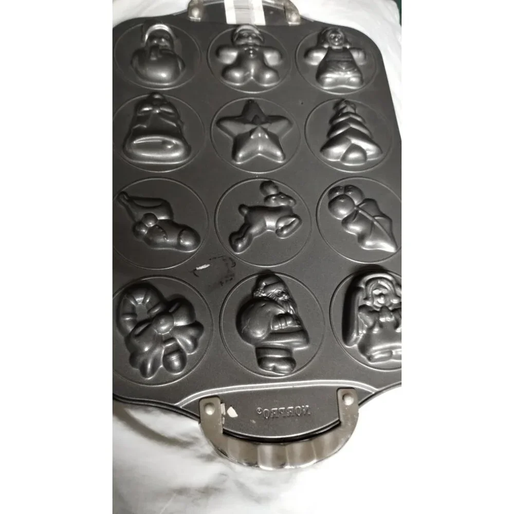 Nopro Non-Stick Holiday Bakeware‎ Pan With 12 Christmas Shapes Mold